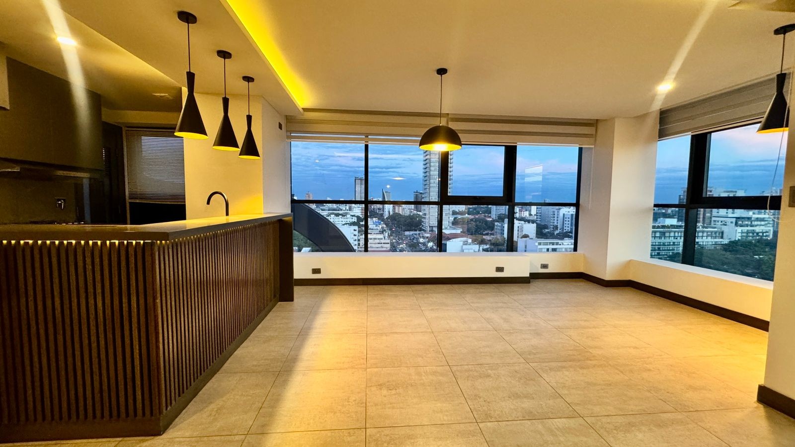 Departamento en Equipetrol en Santa Cruz de la Sierra 2 dormitorios 3 baños  Foto 2