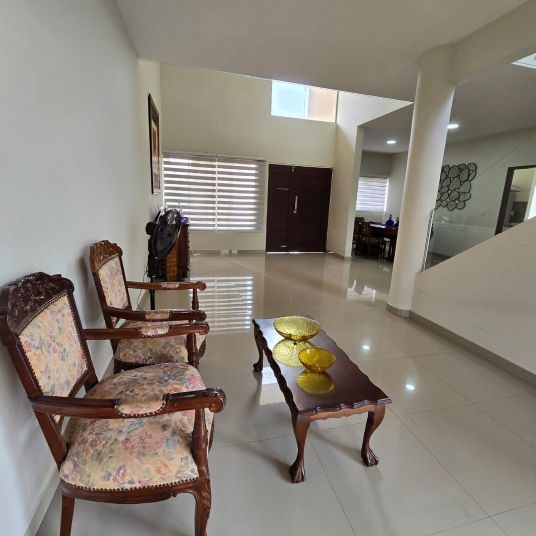 Casa A pocas cuadras de la av banzer en condominio  Foto 3