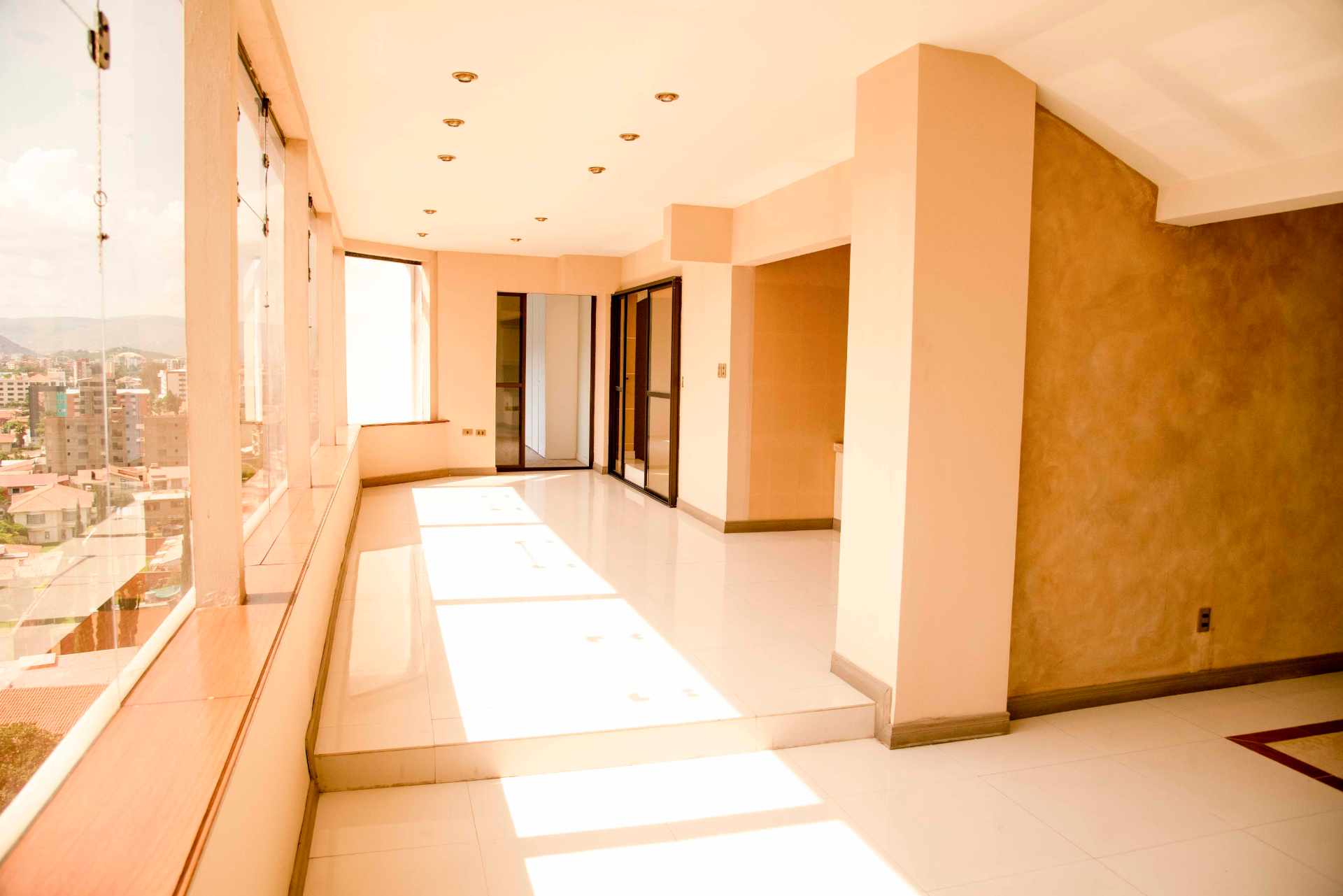 Departamento en Cala Cala en Cochabamba 4 dormitorios 5 baños 1 parqueos Foto 24