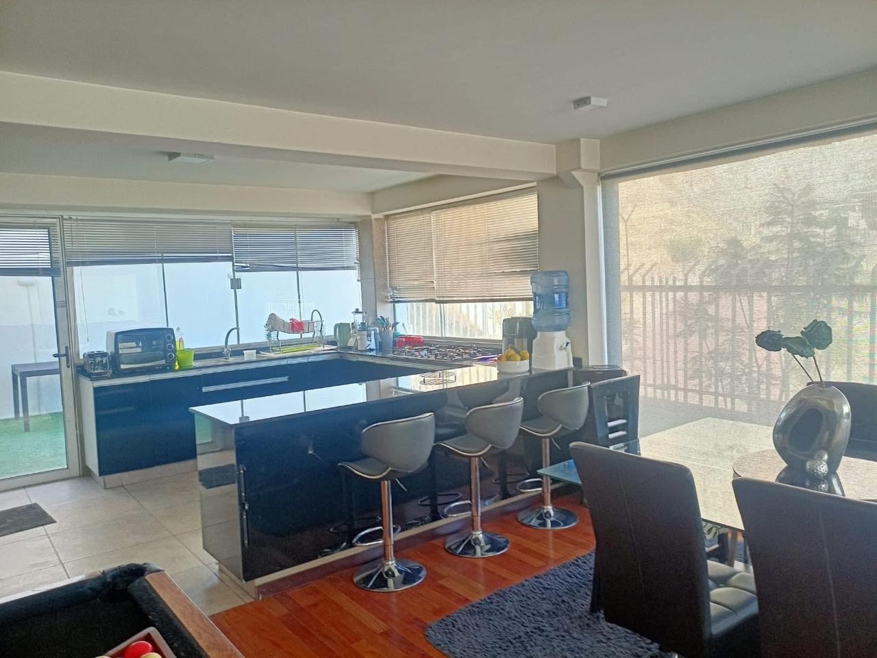 Casa en VentaHermosa casa minimalista en VENTA en Calacoto 3 dormitorios 3 baños 2 parqueos Foto 3