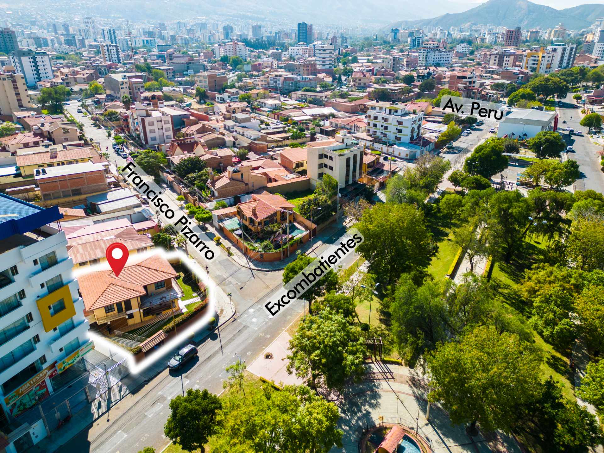 Casa en Noroeste en Cochabamba 4 dormitorios 3 baños 2 parqueos Foto 3