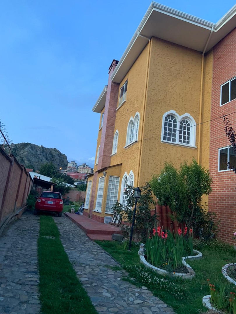 Casa en Achumani en La Paz 7 dormitorios 4 baños 4 parqueos Foto 18