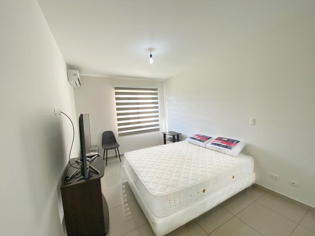 En Alquiler a $us 650 Foto 20