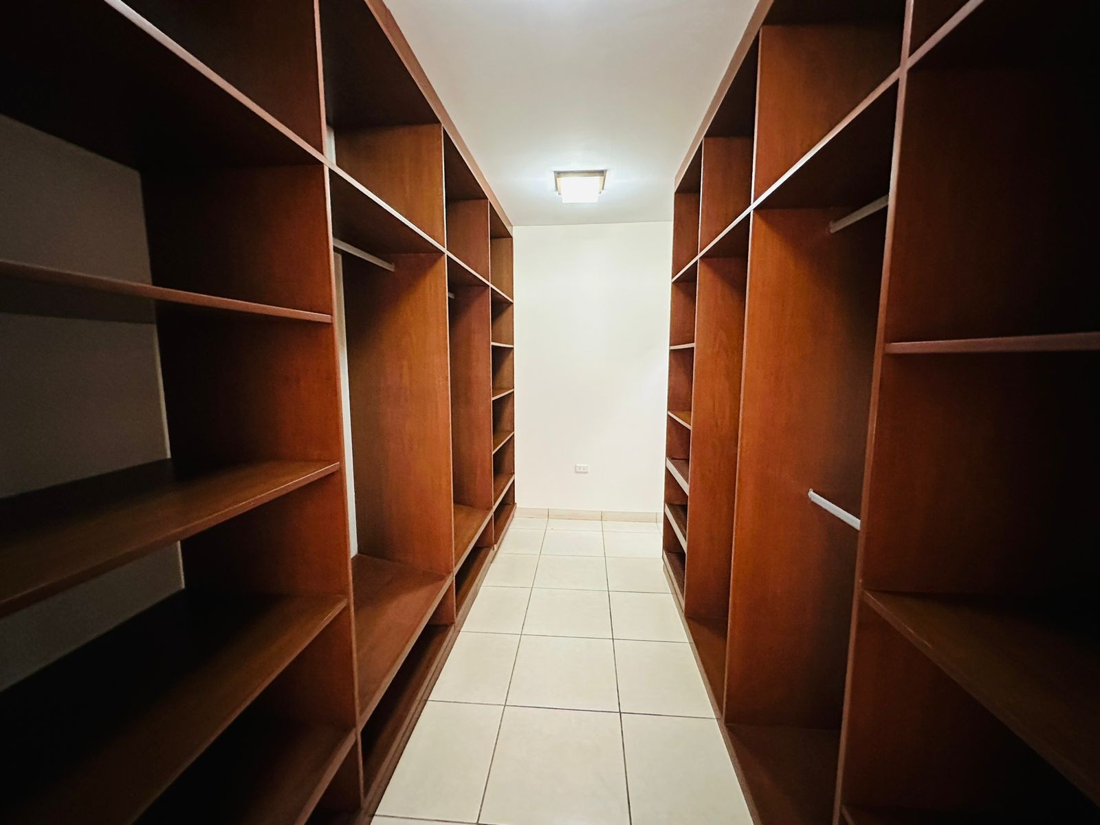 En Alquiler a $us 2,700 Foto 11