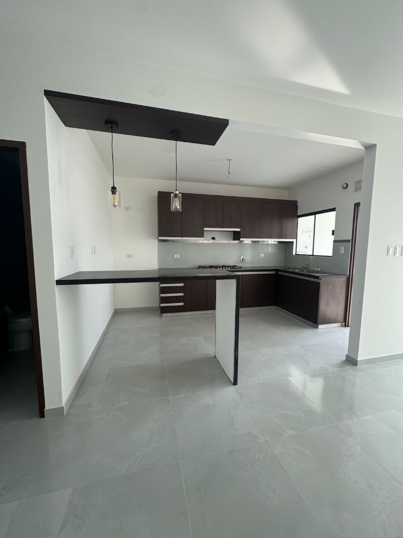 Casa en Entre 8vo y 9no anillo Norte en Santa Cruz de la Sierra 4 dormitorios 3 baños 2 parqueos Foto 7