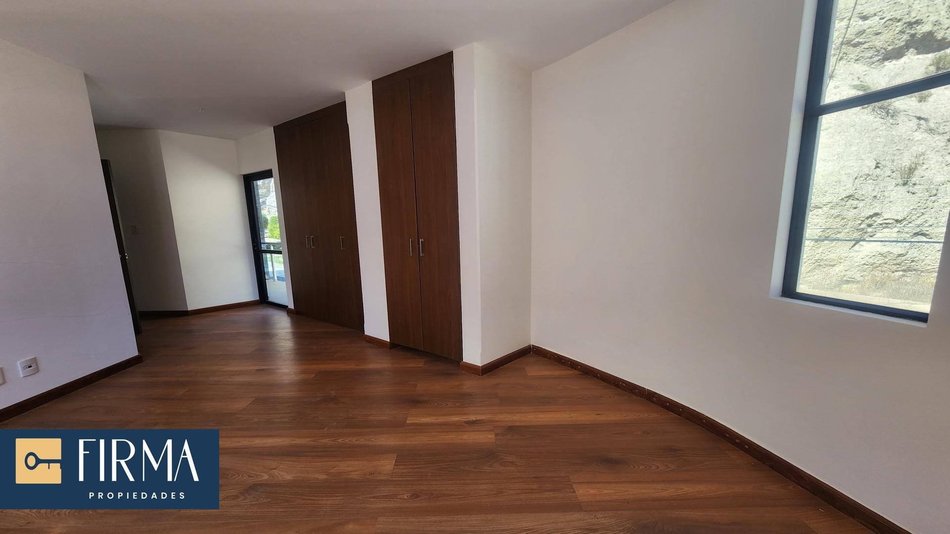Departamento en VentaDEPARTAMENTO EN VENTA CON BALCON EN URBANIZACION PRIVADA FRANCIA, ACHUMANI Foto 4