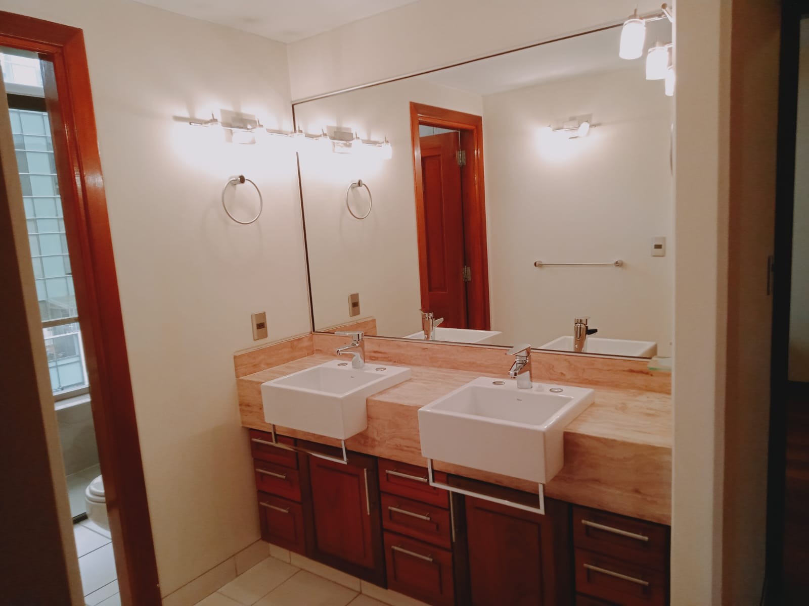 En Alquiler a $us 1,600 Foto 15