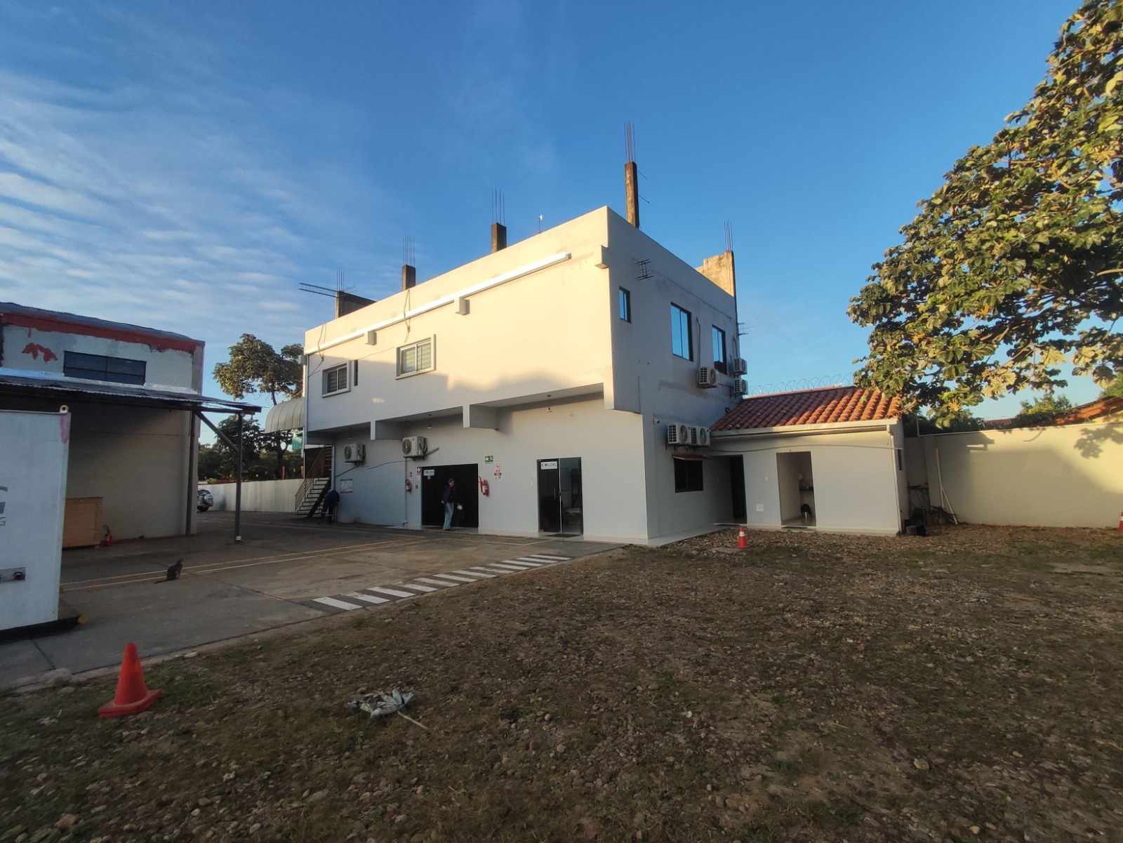 Edificio en Entre 4to y 5to anillo Sur en Santa Cruz de la Sierra 11 dormitorios 6 baños 15 parqueos Foto 12