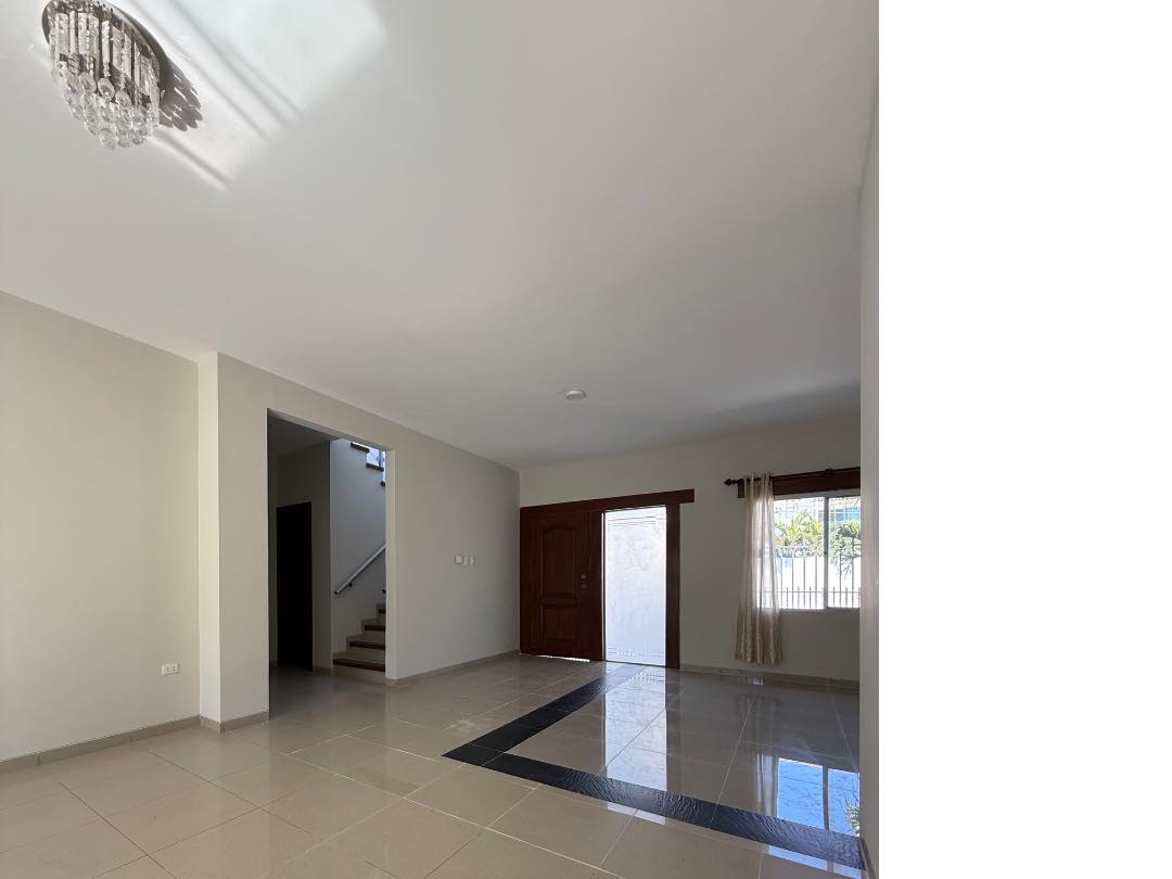 Casa en Urubó en Santa Cruz de la Sierra 4 dormitorios 3 baños 3 parqueos Foto 14