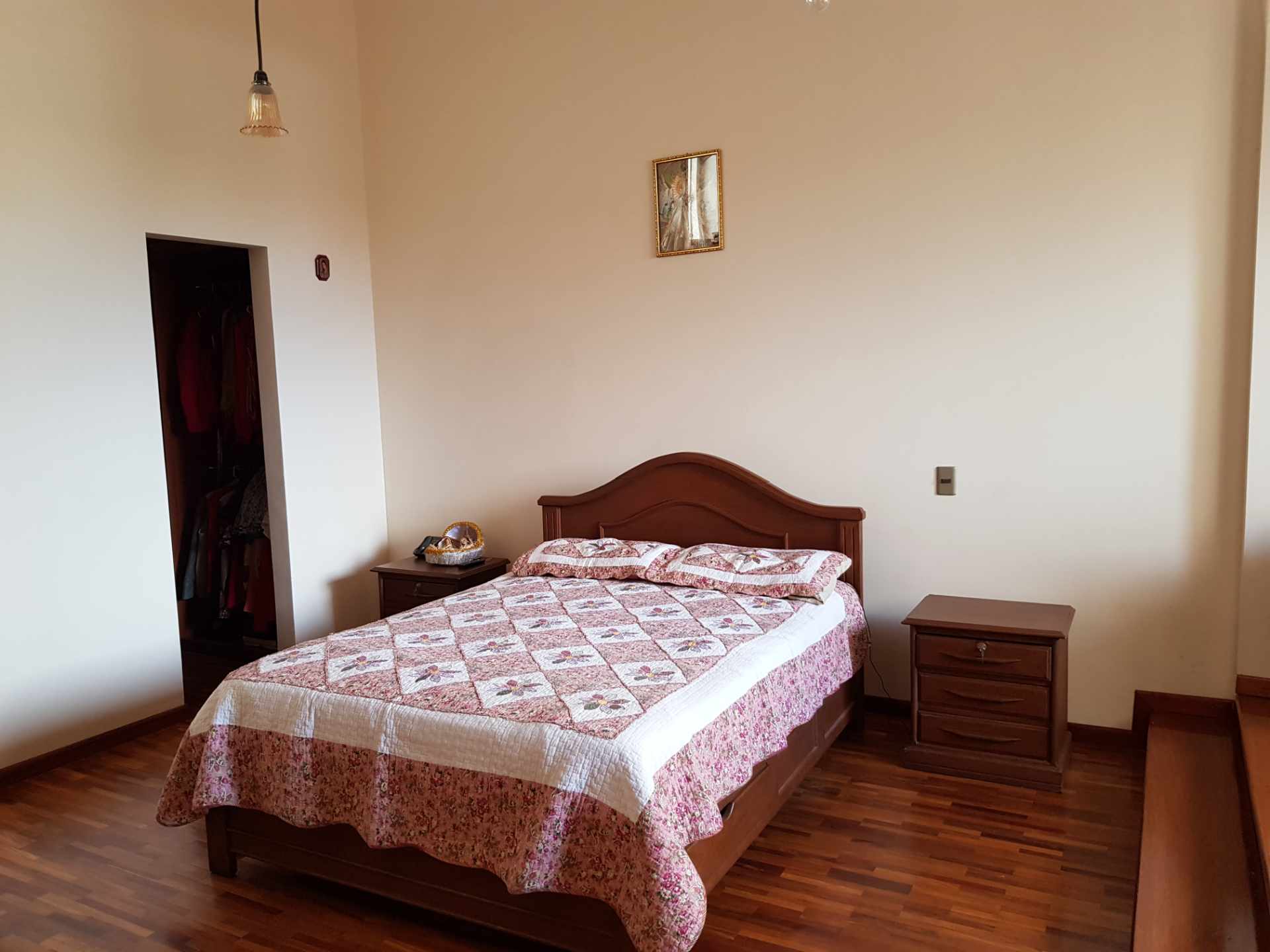 Casa en Queru Queru en Cochabamba 5 dormitorios 5 baños 2 parqueos Foto 23