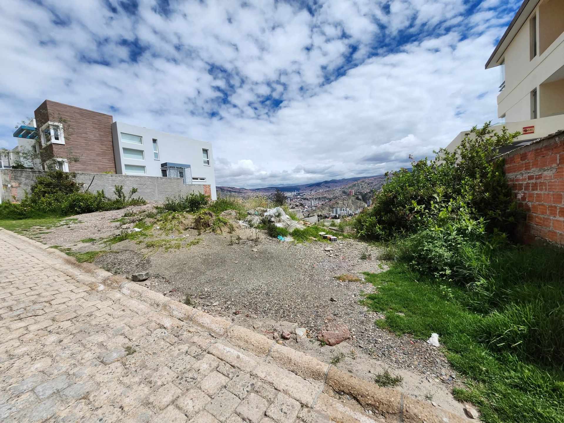 Terreno <b>TERRENO EN VENTA EN LA FLORIDA, LA ESCONDIDA</b> Foto 1