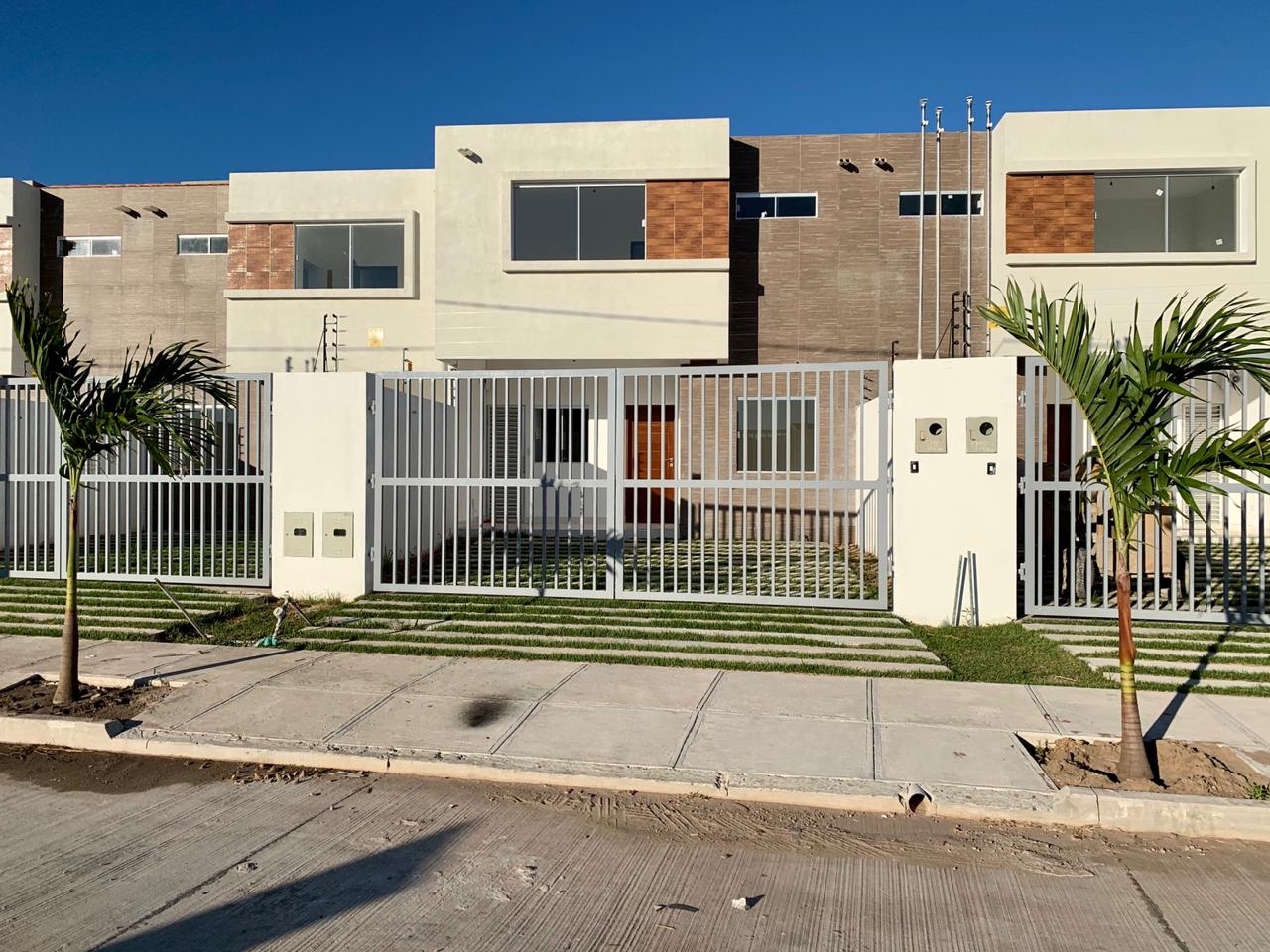 Casa en VentaAv. Banzer KM 8 1/2 - Urb. Kaoba 3 dormitorios 3 baños 2 parqueos Foto 1