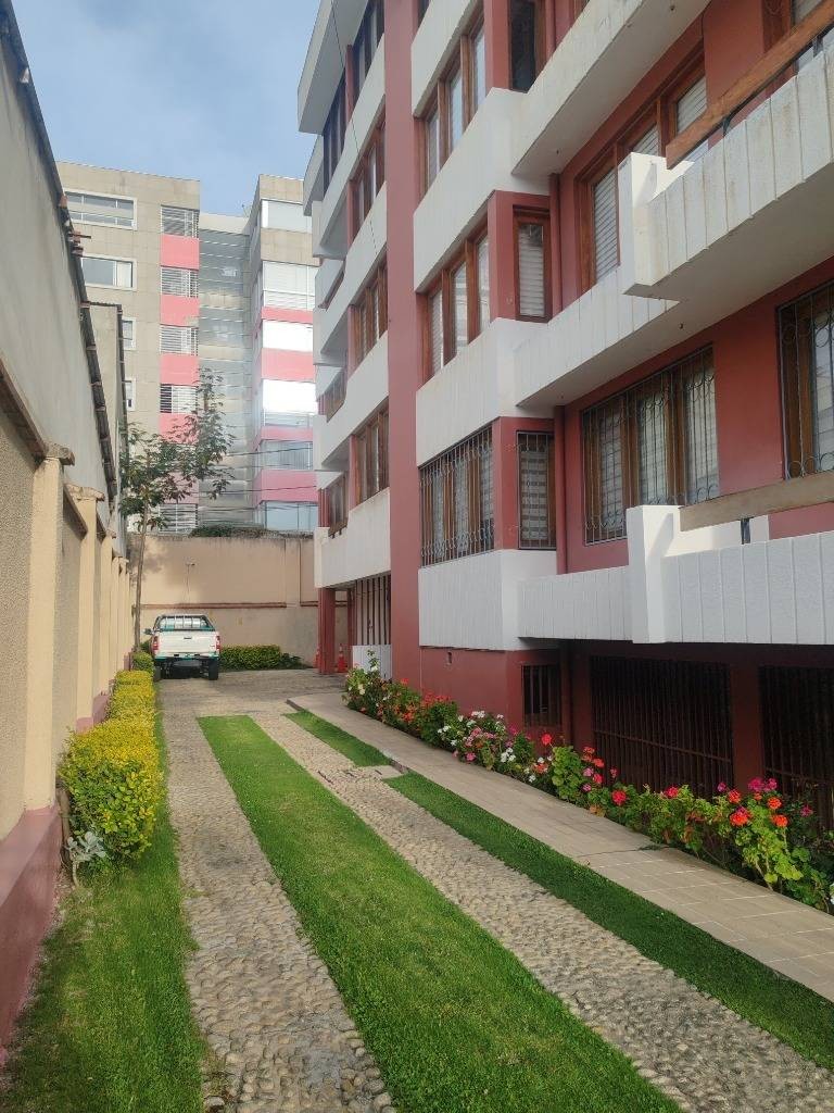 En Alquiler a Bs 4,250 Foto 2