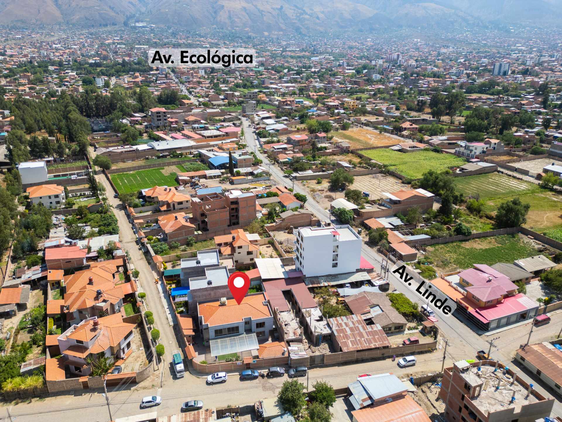 Casa en Sarco en Cochabamba 6 dormitorios 5 baños 6 parqueos Foto 3