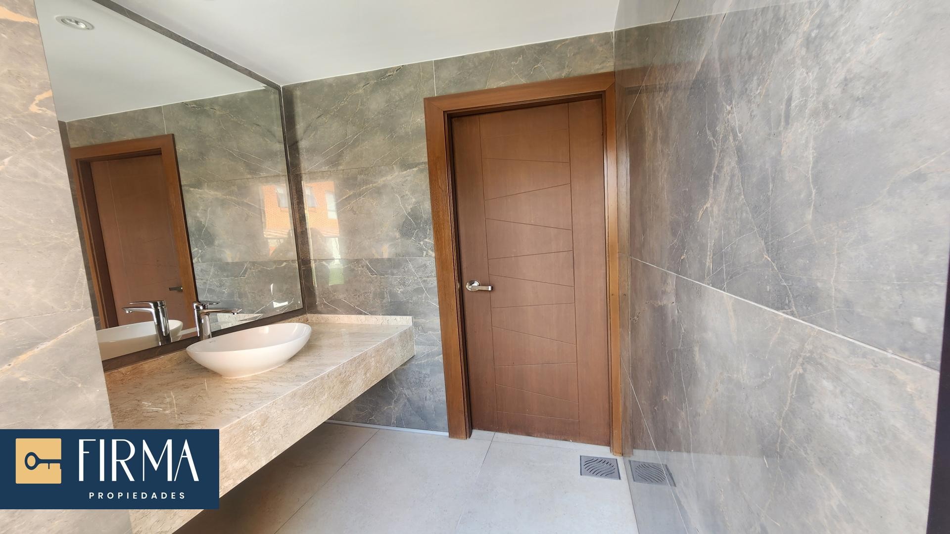 Departamento en VentaDEPARTAMENTO DUPLEX EN VENTA A ESTRENAR CON TERRAZA PRIVADA EN OBRAJES 4 dormitorios 5 baños 1 parqueos Foto 7