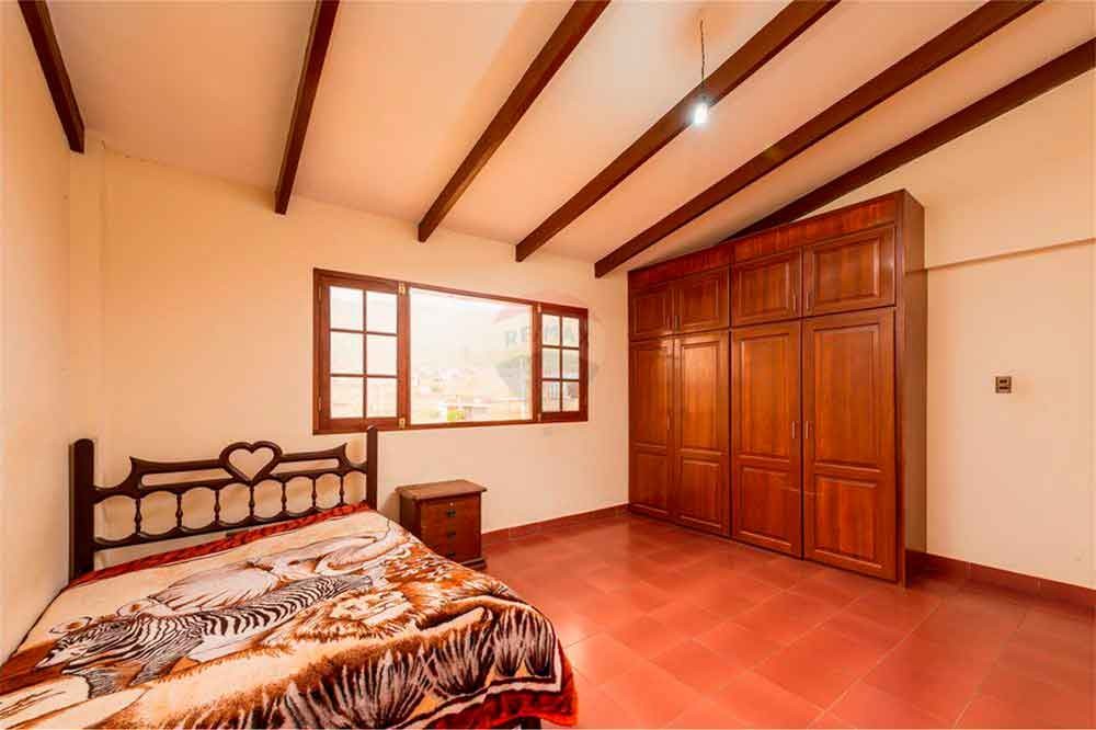 Casa en Sacaba en Cochabamba 12 dormitorios 5 baños 3 parqueos Foto 11