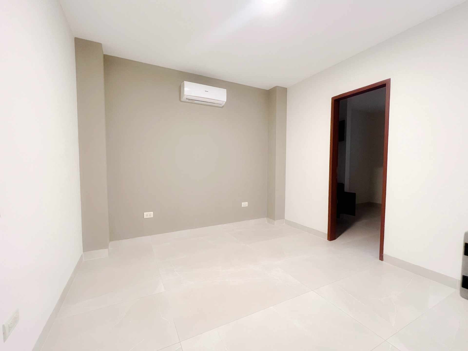 En Alquiler a $us 900 Foto 9