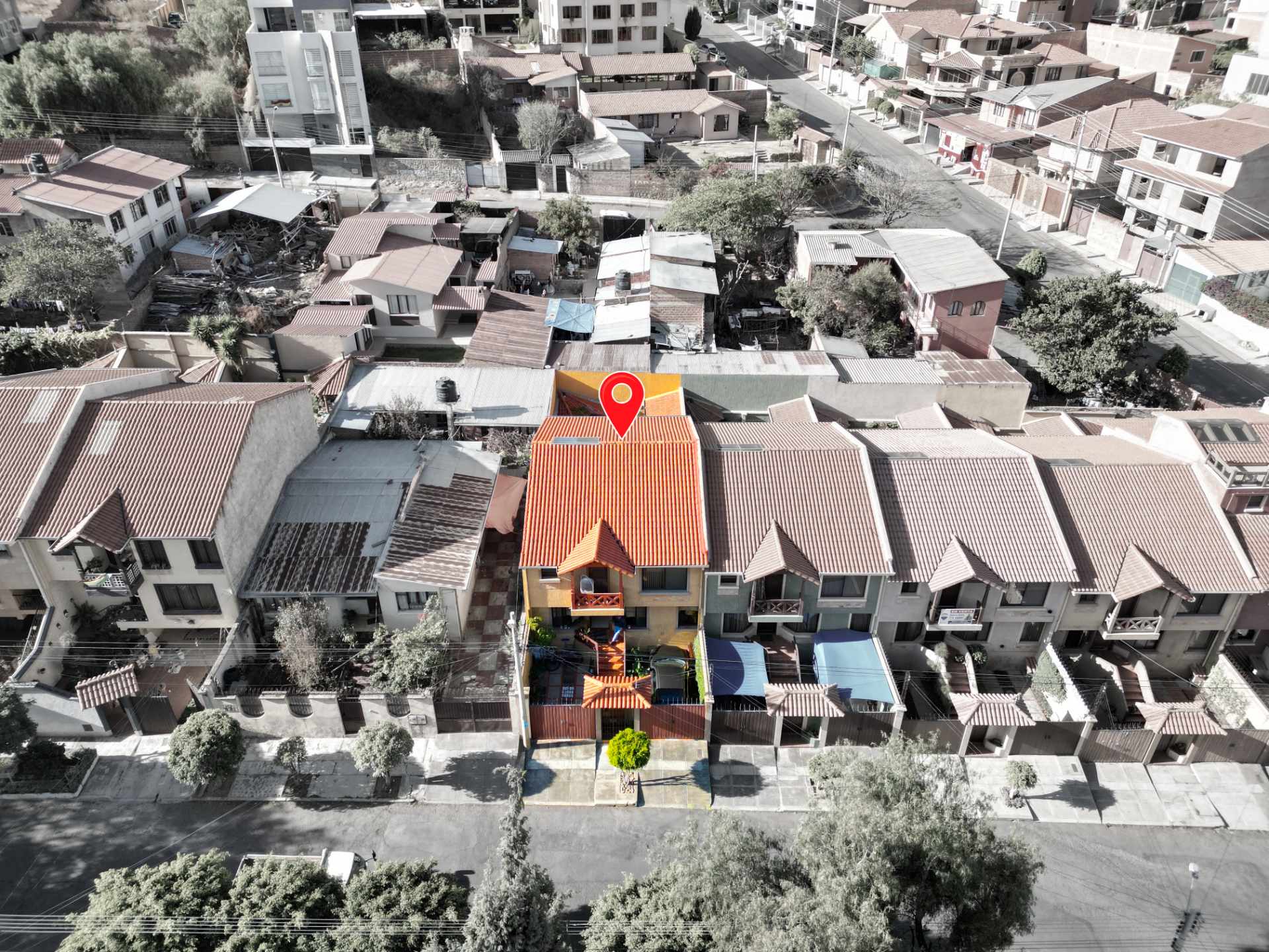 Casa en Mesadilla en Cochabamba 4 dormitorios 4 baños 2 parqueos Foto 37