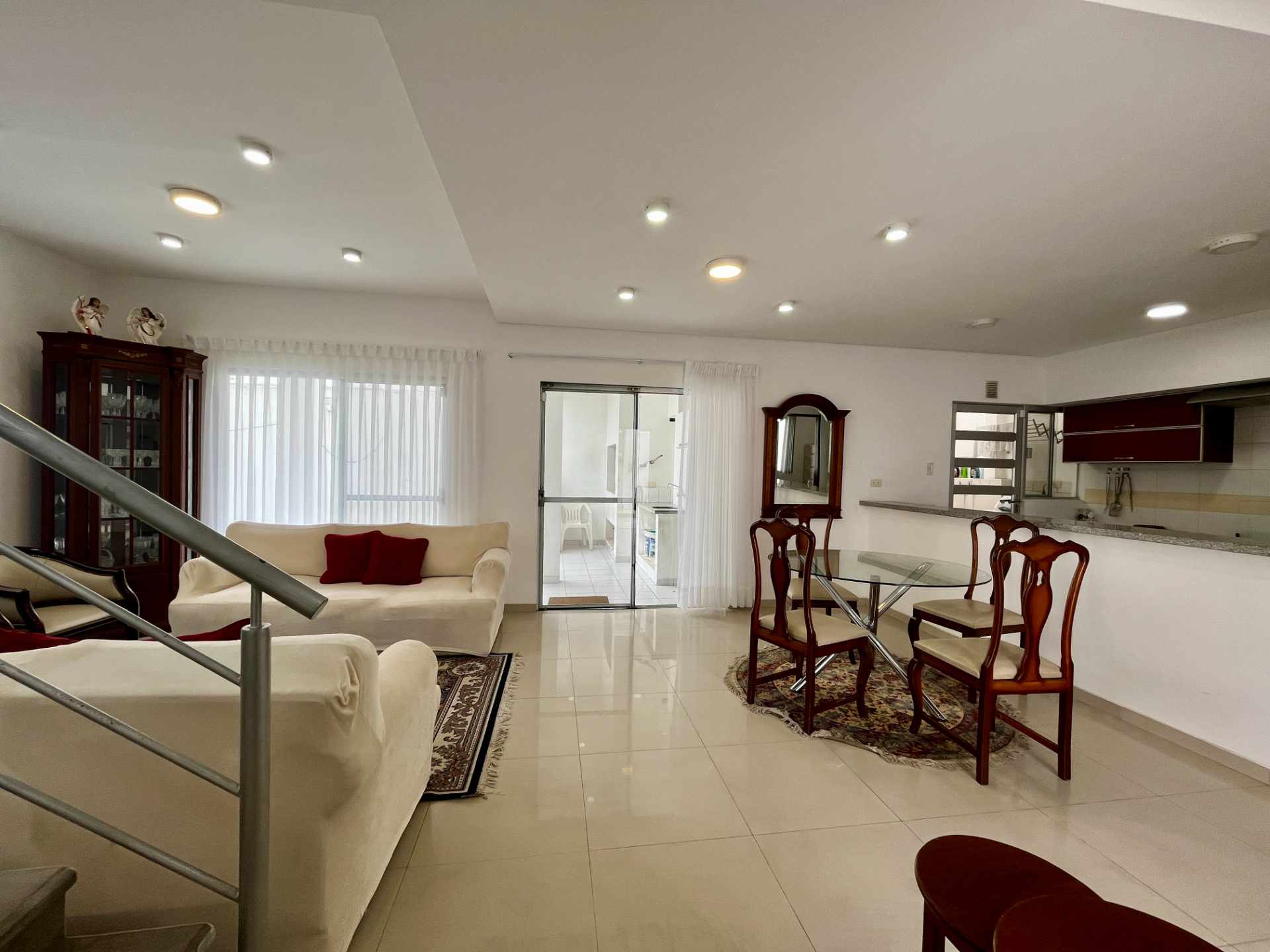 Casa en Entre 3er y 4to anillo Oeste en Santa Cruz de la Sierra 3 dormitorios 3 baños 2 parqueos Foto 5