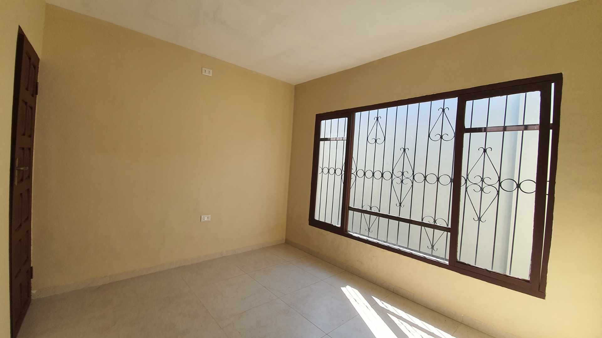 Casa en Entre 3er y 4to anillo Norte en Santa Cruz de la Sierra 4 dormitorios 3 baños 2 parqueos Foto 7