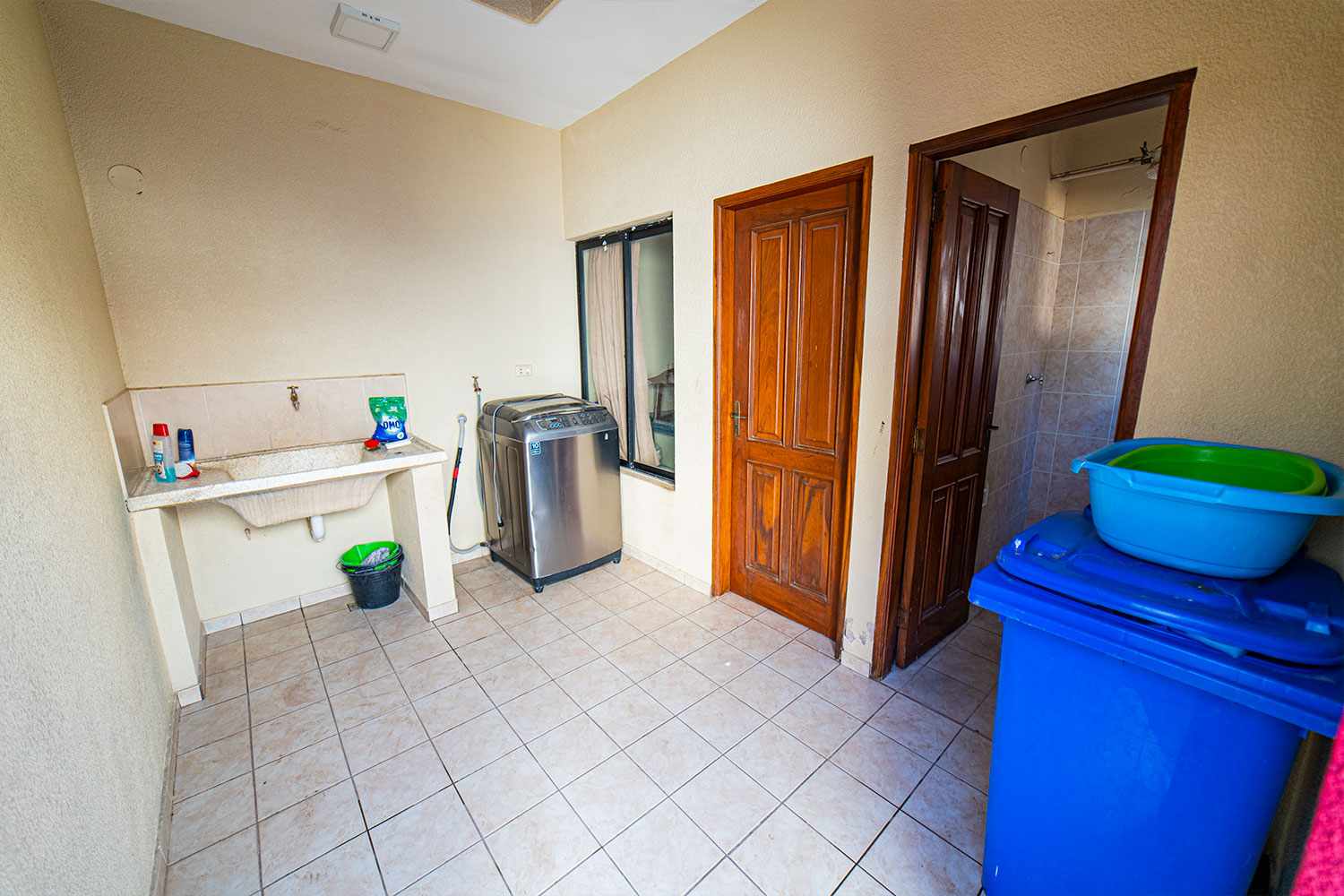 Casa en Entre 5to y 6to anillo Norte en Santa Cruz de la Sierra 4 dormitorios 3 baños 2 parqueos Foto 17