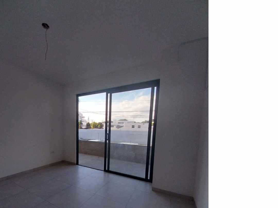 Oficina Av. Banzer entre 2dony 3er anillo Foto 12