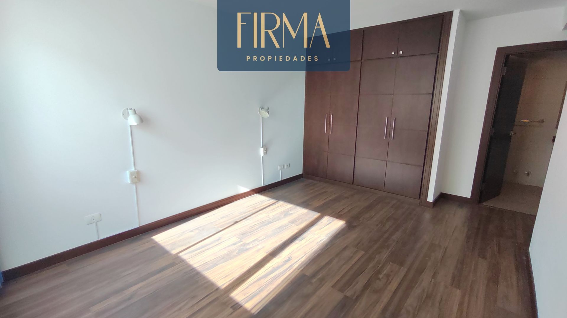 Departamento en VentaC. 22 DE CALACOTO ESQ. INOFUENTES  EDIF. LUZ SIDERAL DEPTO 402 Foto 2