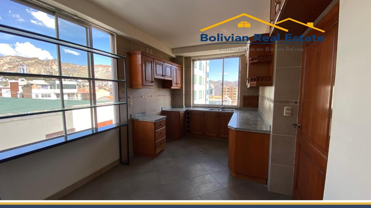 Departamento en AlquilerACHUMANI CALLE 14, BONITO DEPARTAMENTO EN ALQUILER  3 dormitorios 3 baños 2 parqueos Foto 4