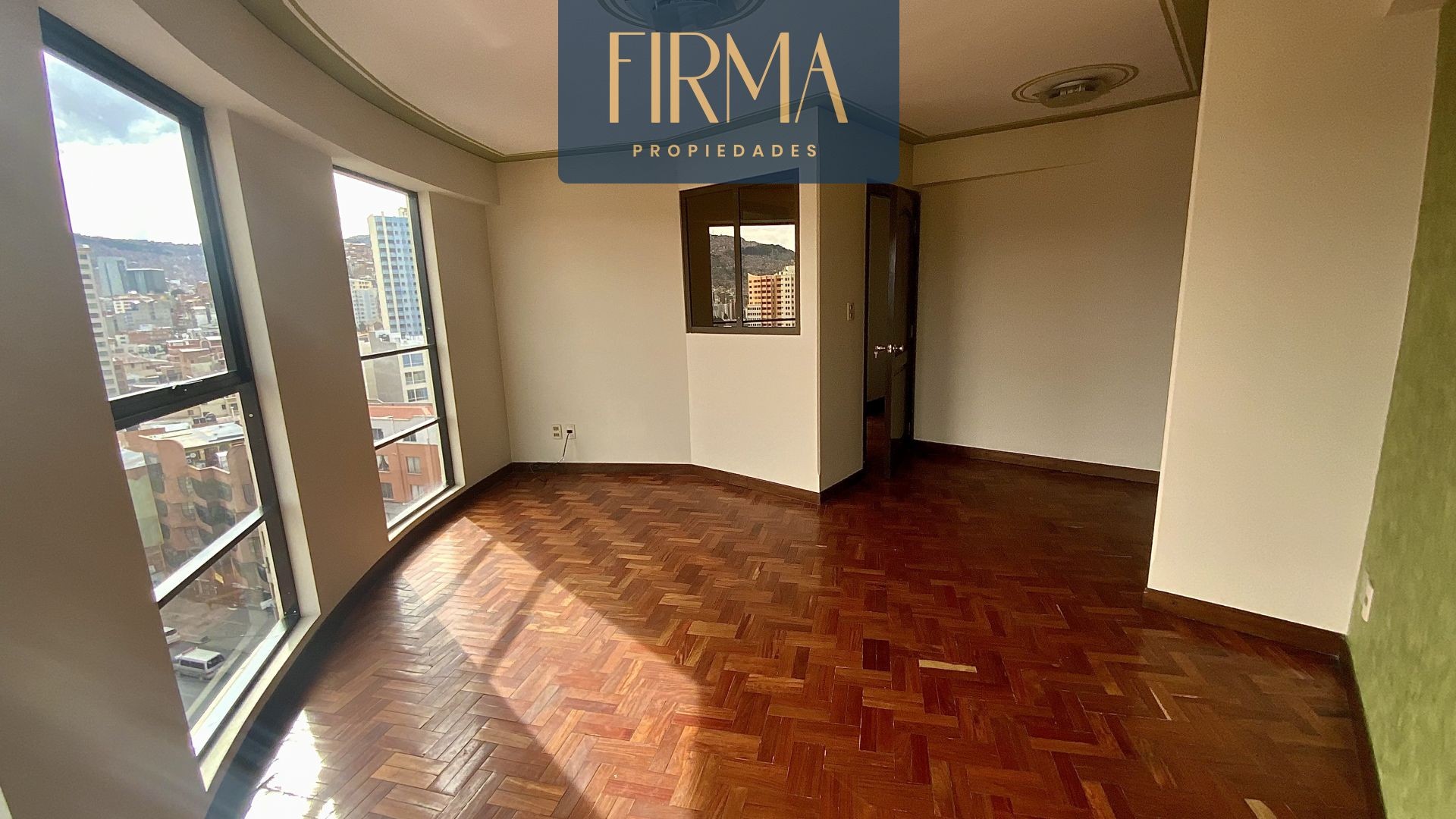 Departamento en VentaCOMPRA ESTE AMPLIO Y CÉNTRICO DEPARTAMENTO EN MIRAFLORES 5 dormitorios 4 baños 1 parqueos Foto 12