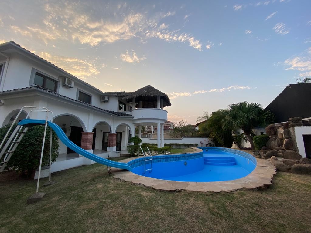 En Alquiler a $us 1,800 Foto 3