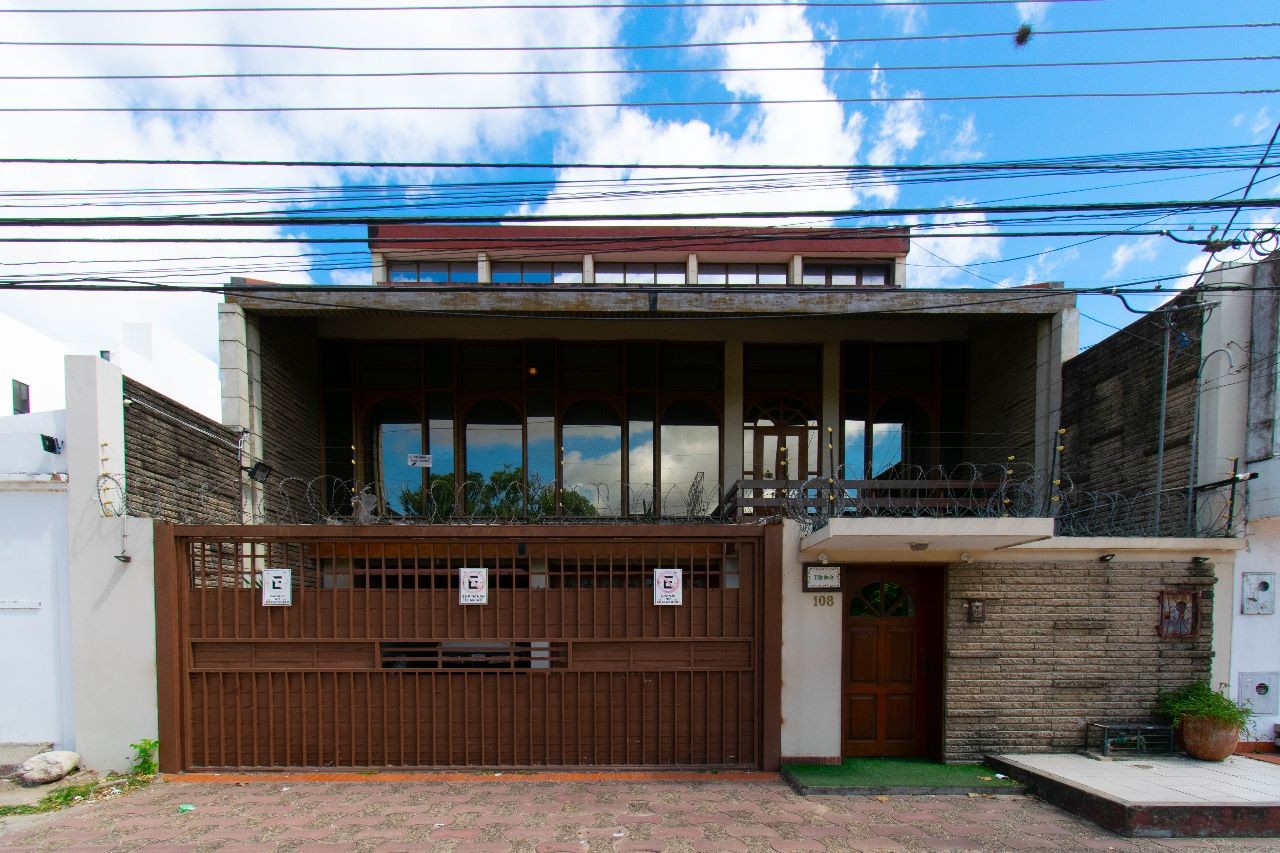 Oficina en AlquilerEquipetrol sobre 3er. anillo externo  5 dormitorios 5 baños 6 parqueos Foto 1