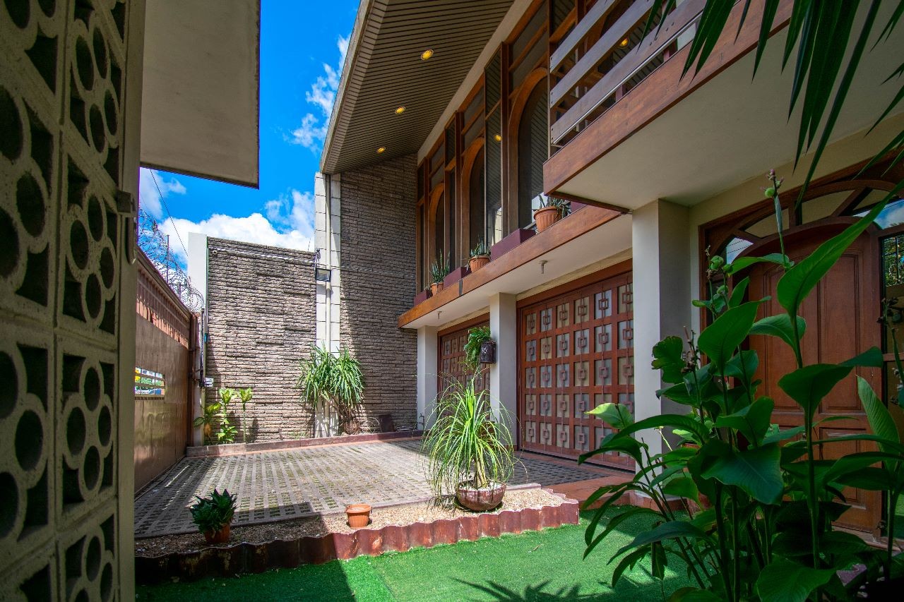 Oficina en AlquilerEquipetrol sobre 3er. anillo externo  5 dormitorios 5 baños 6 parqueos Foto 14