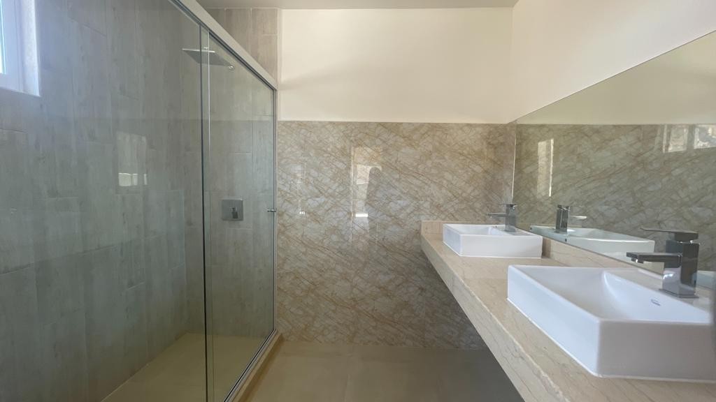 Casa en VentaCASA EN VENTA EN SEQUOIA A ESTRENAR 5 dormitorios 5 baños 2 parqueos Foto 7