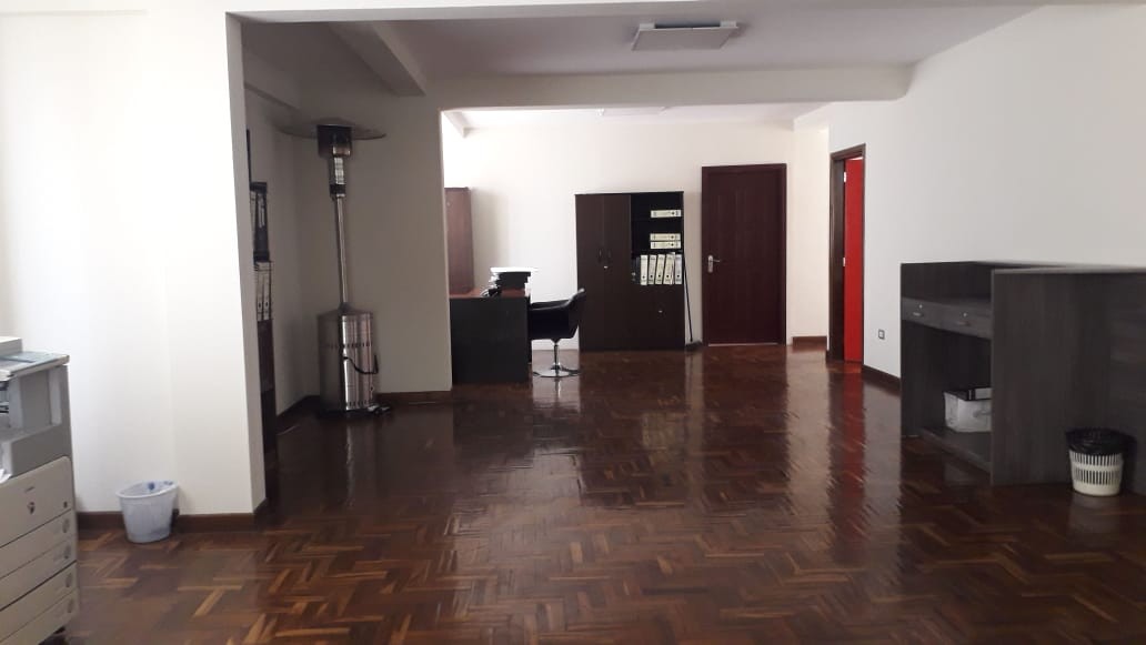 Oficina en VentaOvejuyo-Arenales Av. Alfonso Oblitas N°34 10 dormitorios 3 baños 12 parqueos Foto 5