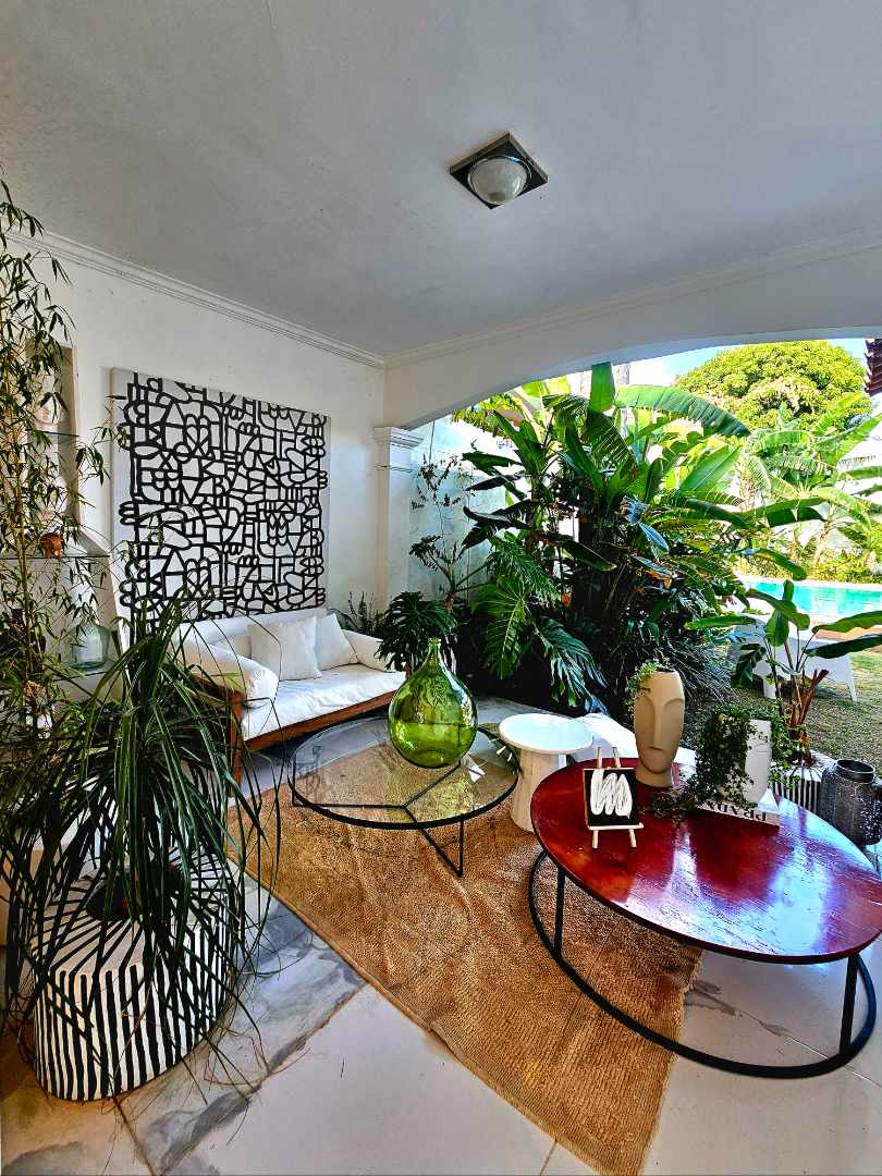 Casa en VentaZona Oeste
3er y 4to Anillo Av. PIRAÍ 
(Barrio Las Palmas) 4 dormitorios 4 baños 2 parqueos Foto 2