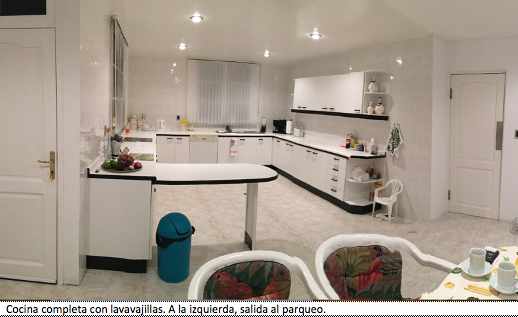 Casa en VentaCASA DE LUJO ESTILO “BAUHAUS“ en Zona Central Achumani, La Paz - 7 dormitorios · 6 baños · 4 garajes · 800 m2 7 dormitorios 8 baños 6 parqueos Foto 8