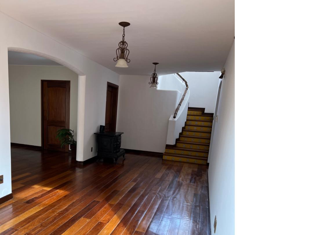 Casa en Achumani en La Paz 5 dormitorios 5 baños 2 parqueos Foto 11