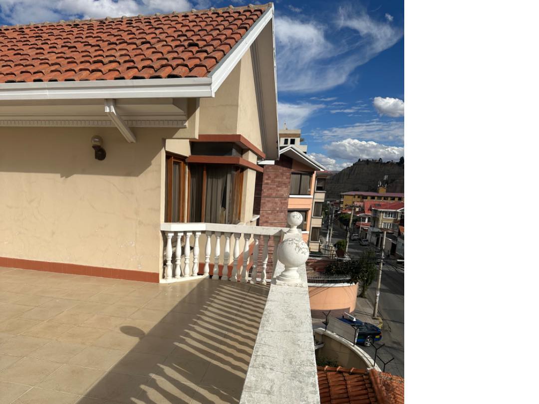 Casa en Irpavi en La Paz 7 dormitorios 7 baños 4 parqueos Foto 27