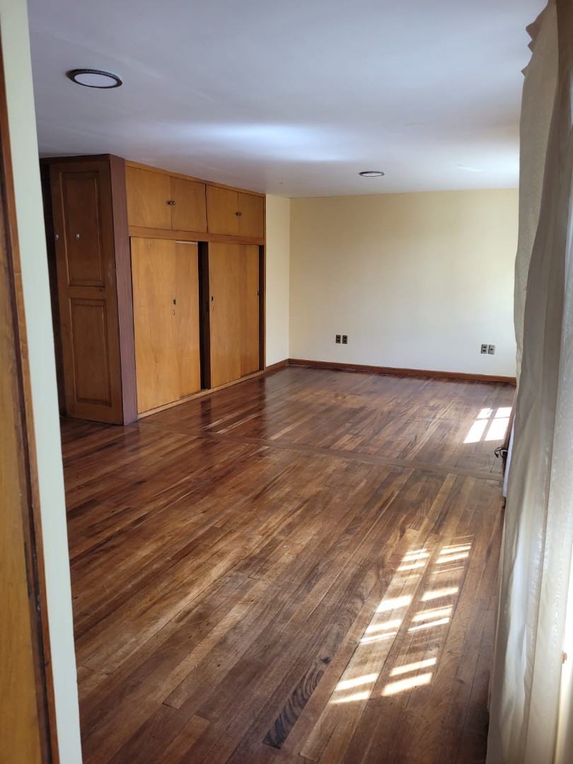 Casa en AlquilerCALACOTO -  EXCELENTE UBICACION 4 dormitorios 4 baños 5 parqueos Foto 12