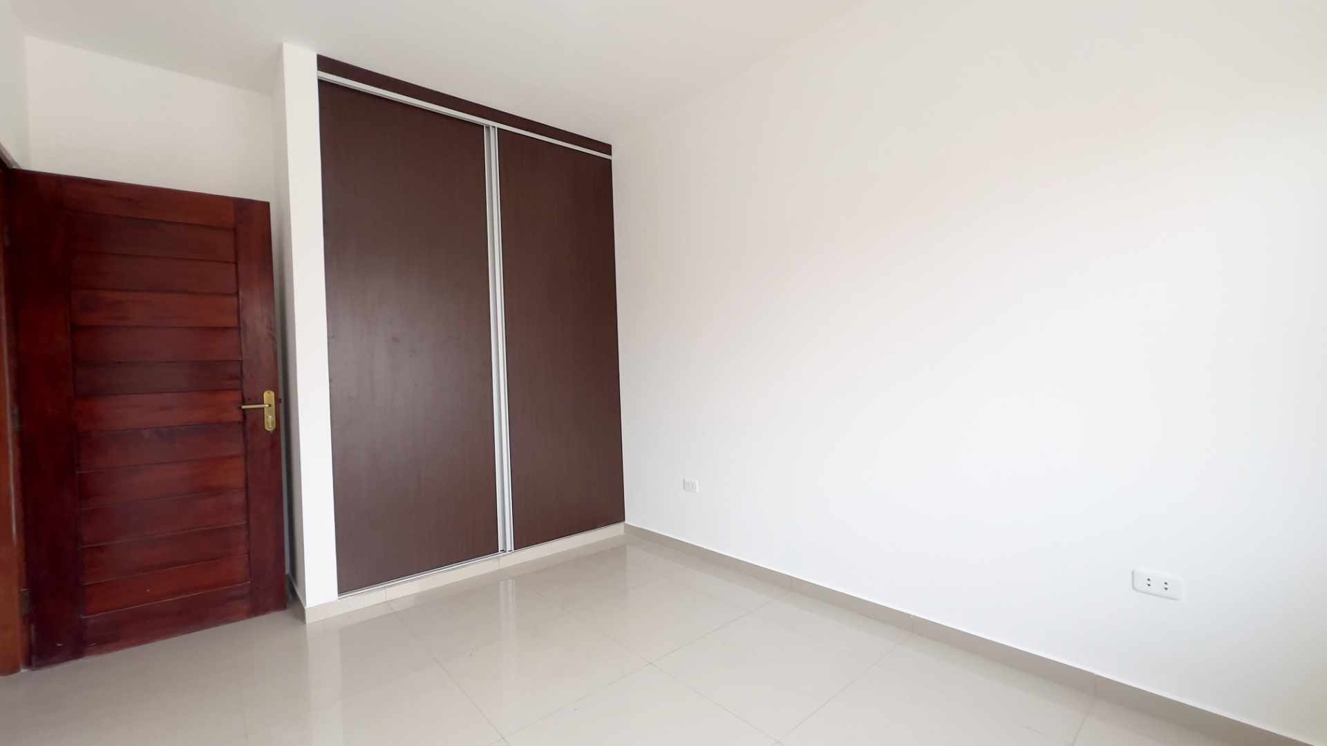 Casa en VentaCasa en venta Zona Av. Santos Dumont 3 dormitorios 3 baños 2 parqueos Foto 13