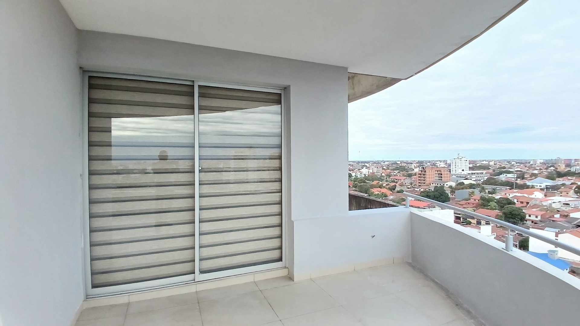 Departamento en Alquiler📢 ALQUILER DPTO EN COND. CURUPAU – AV. PARAGUA 4 dormitorios 4 baños 1 parqueos Foto 3