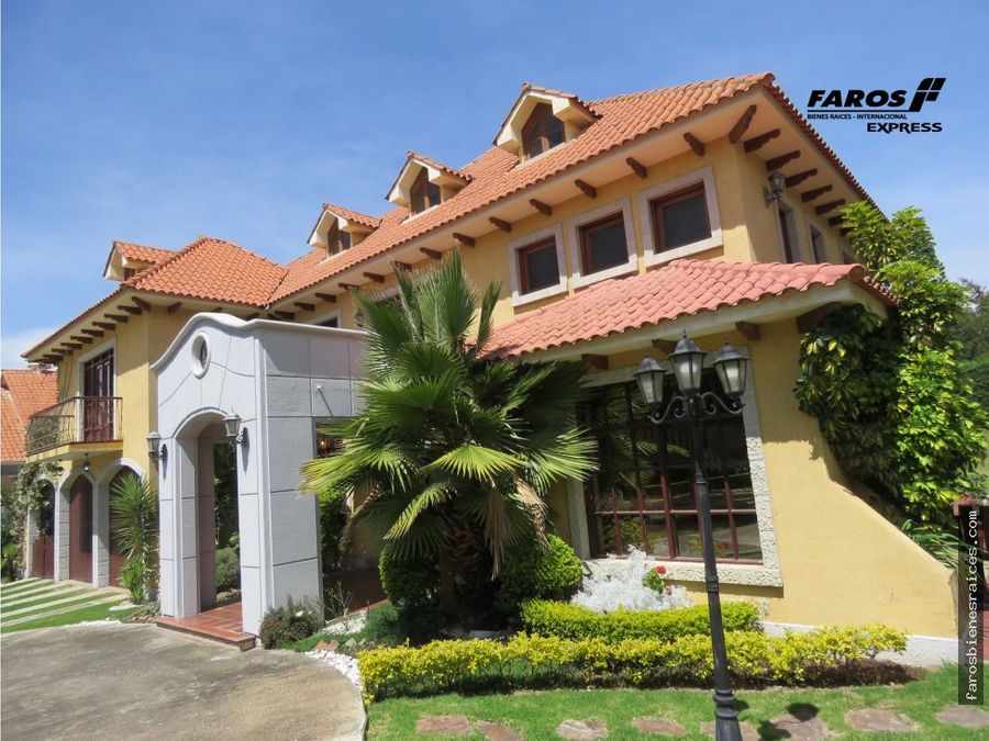 RESIDENCIA ESTILO ESPAÑOL 1.000M2 BOSQUE SUR EN VENTA COCHABAMBA