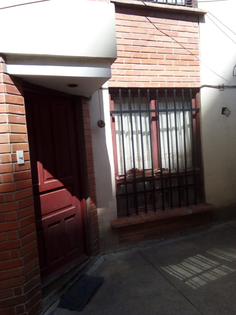 Casa en Miraflores en La Paz 5 dormitorios 3 baños 3 parqueos Foto 9