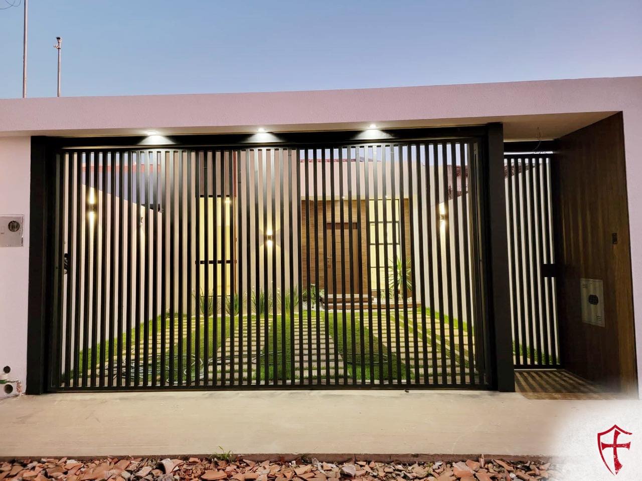 Casa Av banzer y canal pedro velez 7mo anillo Foto 3