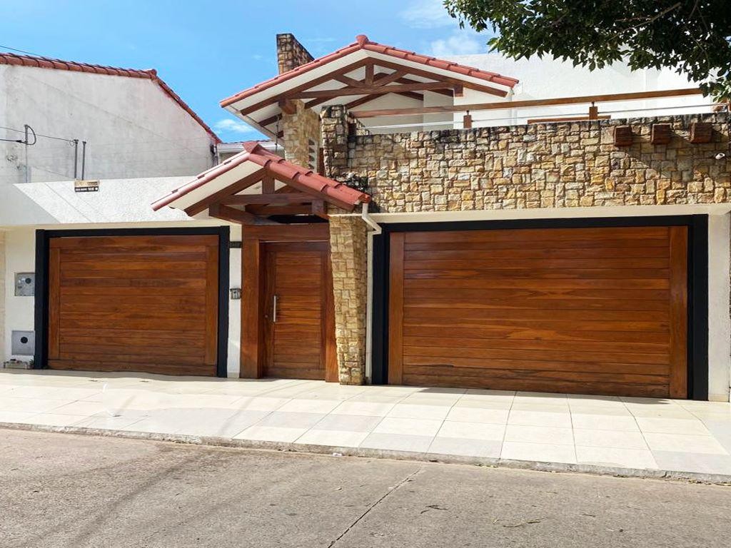 Casa en AnticréticoANTICRETICO
Zona Norte
Av. Alemana 2do y 3er anillo 4 dormitorios 4 baños 4 parqueos Foto 23