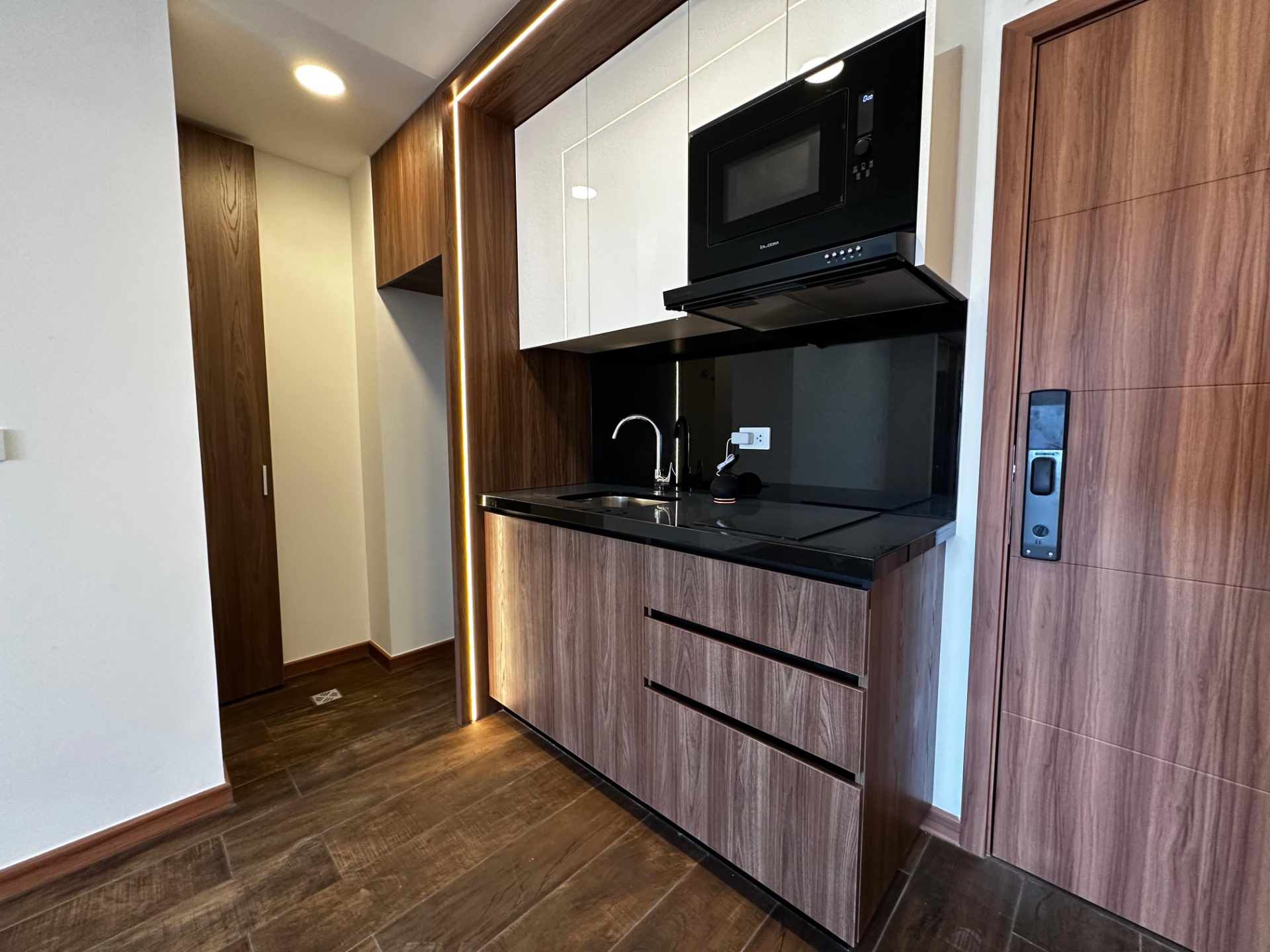 Departamento en Sirari en Santa Cruz de la Sierra 1 dormitorios 1 baños  Foto 11