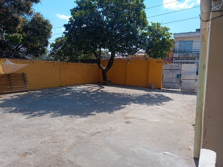 Casa en VentaEn Venta Casa Comercial a 2 Cuadras de Av. Doble Vía a Cotoca (entre 5to y 6to anillo) Foto 3