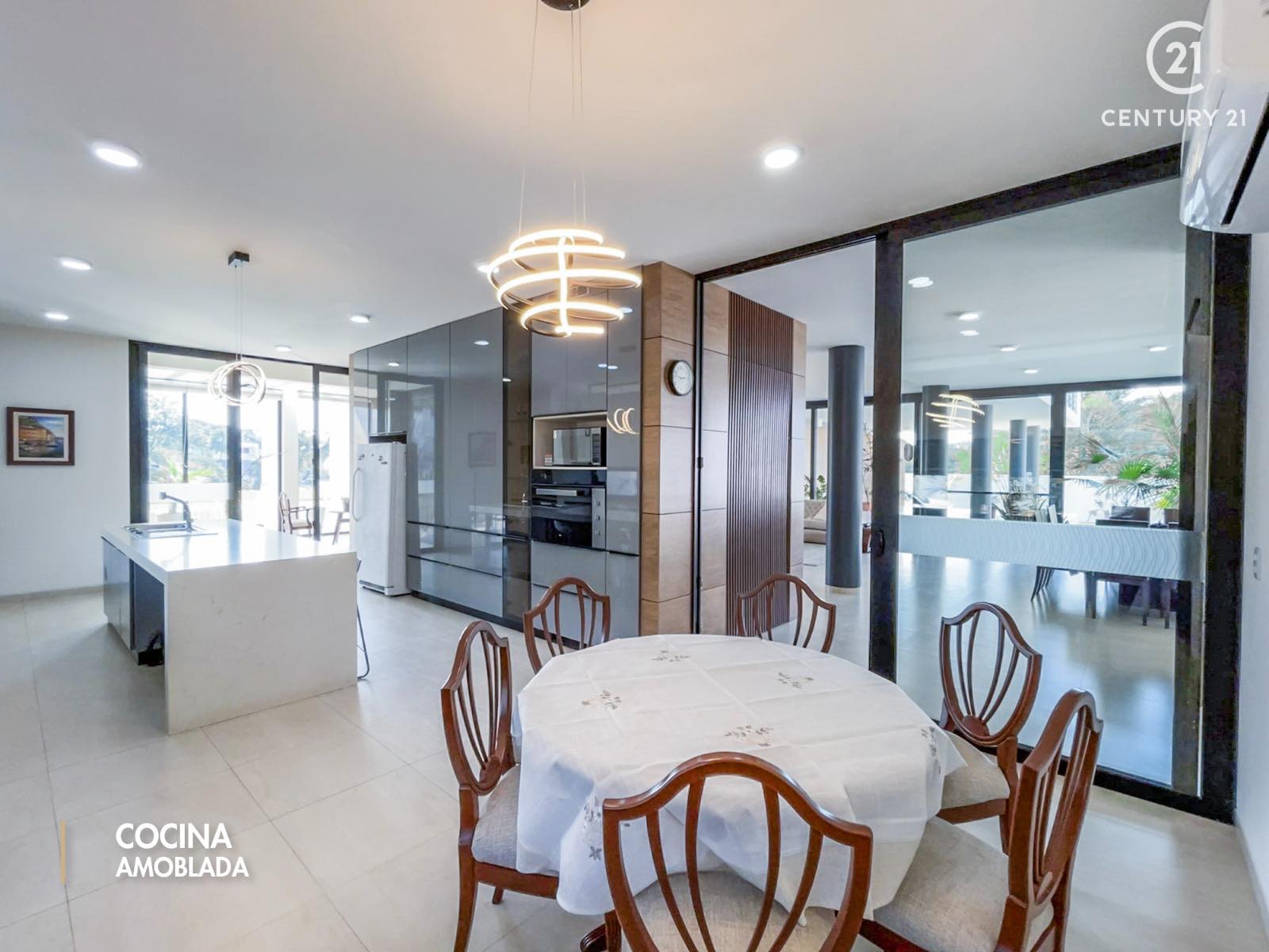 Casa en Urubó en Santa Cruz de la Sierra 4 dormitorios 6 baños 4 parqueos Foto 13