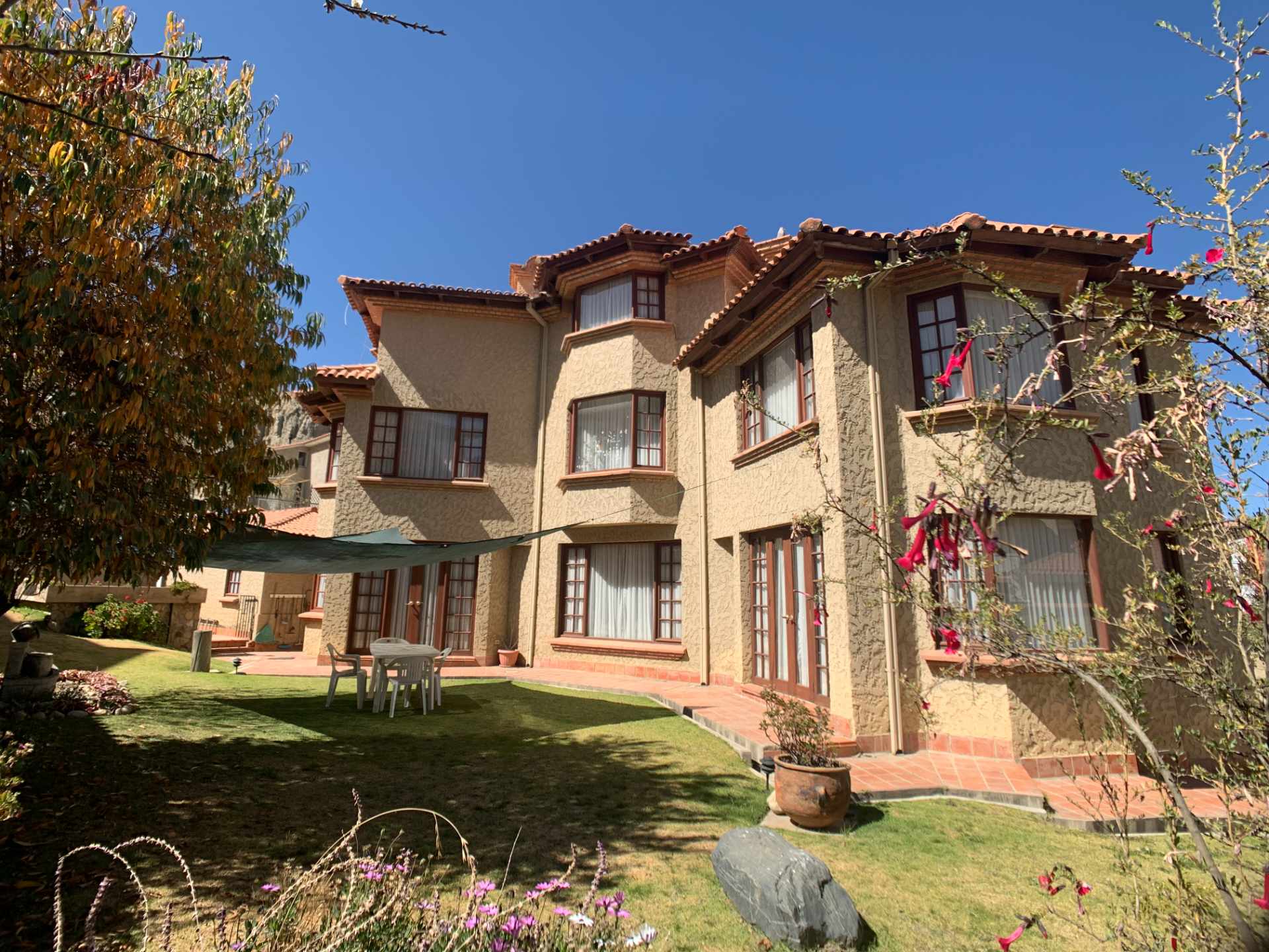 Casa Lujosa residencia estilo mediterráneo clásico con acabados de primera. Foto 1