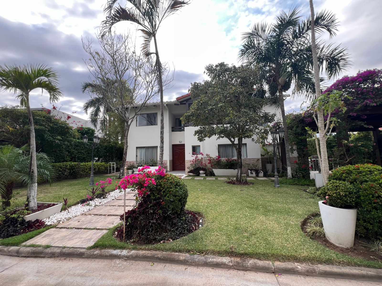 Casa en AlquilerCONDOMINIO JARDINES DL URUBO I Foto 4